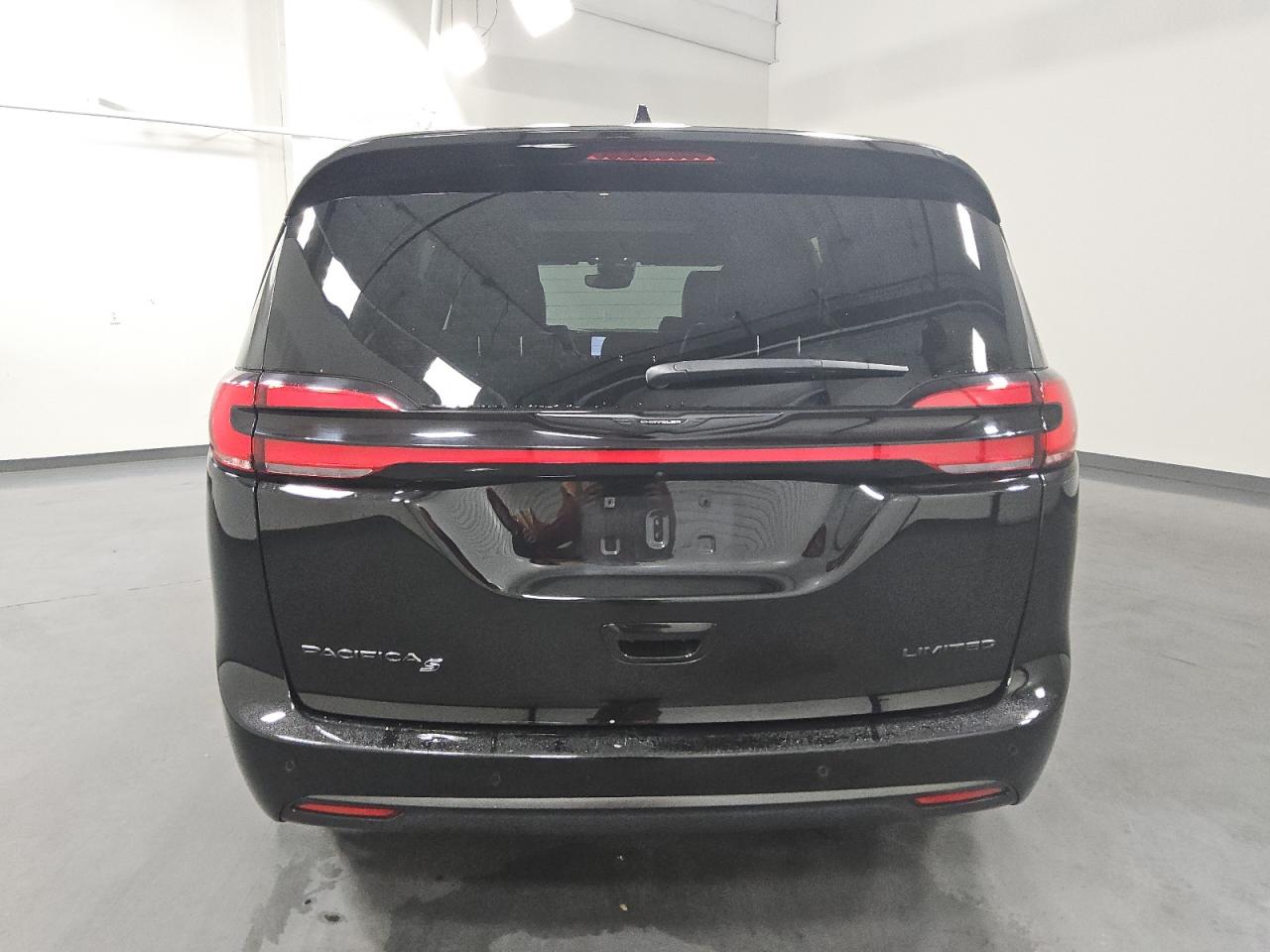 2025 Chrysler Pacifica Limited VIN: 2C4RC1GG2SR523830 Lot: 86652885