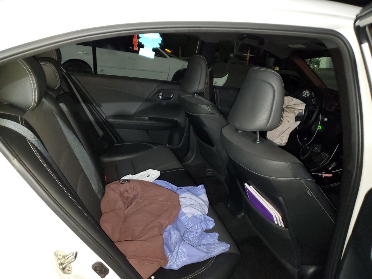 2017 Honda Accord Spo VIN: 028105 Lot: 86191595