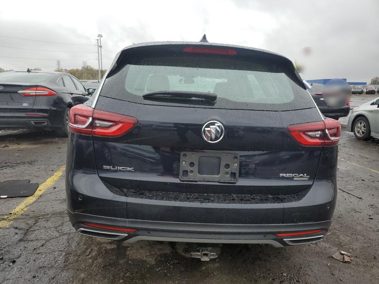 2018 Buick Regal Tourx Essence VIN: W04GV8SX2J1132868 Lot: 89534535