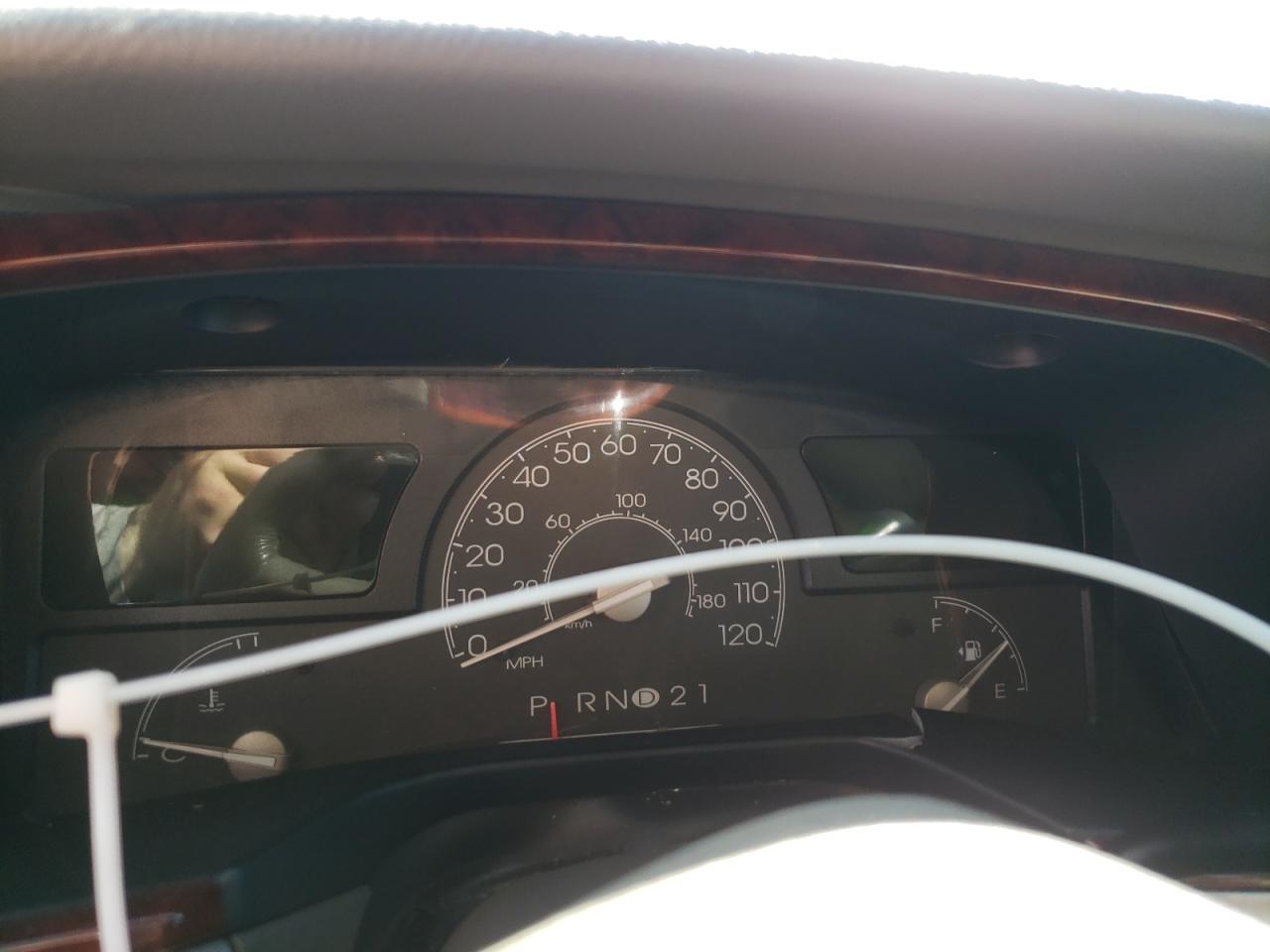 2003 Lincoln Town Car Signature VIN: 1LNHM82W13Y631526 Lot: 82174215