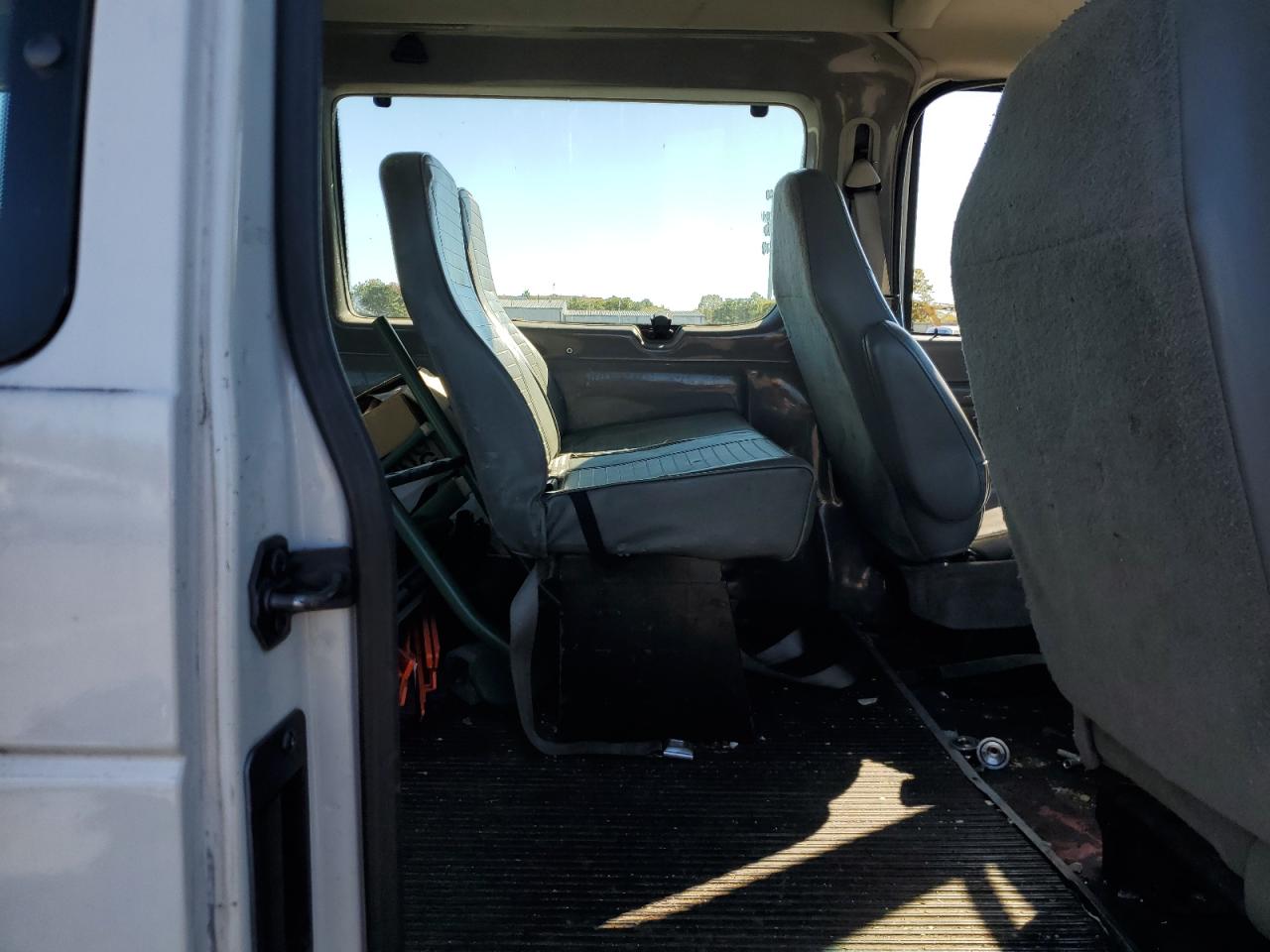 2005 Ford Econoline E250 Van VIN: 1FTNS24W35HA41743 Lot: 85752675