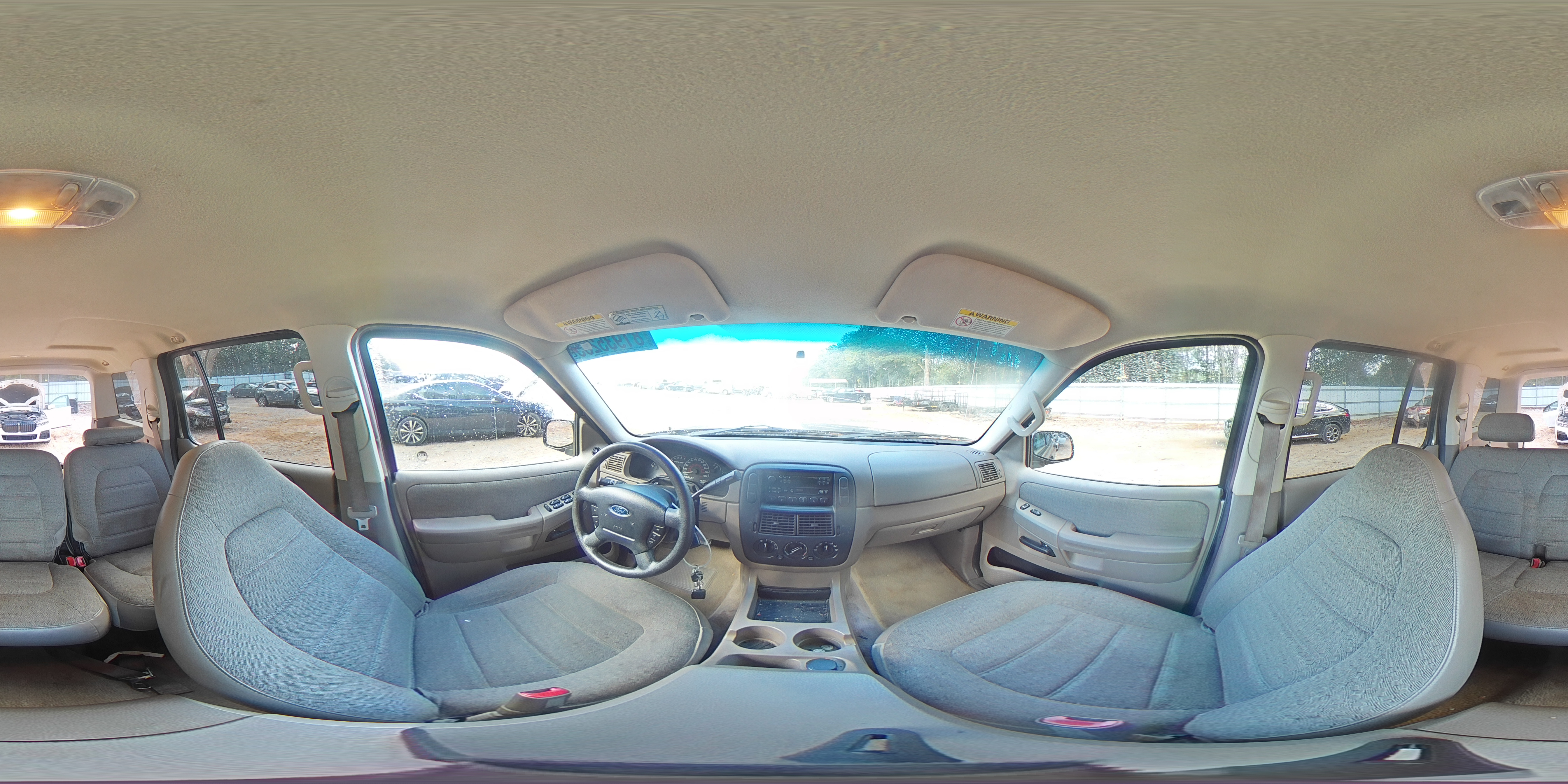 2002 Ford Explorer Xls VIN: 1FMZU62E92UA66044 Lot: 81935235