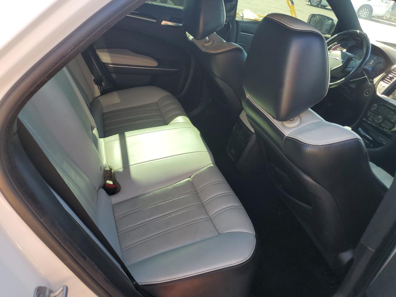 2019 Chrysler 300 S VIN: 2C3CCABG4KH550549 Lot: 84997815