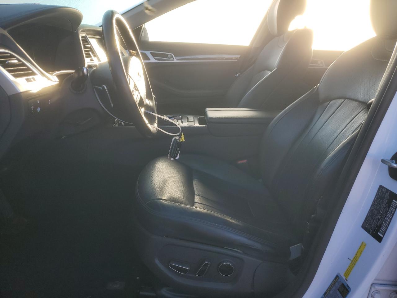 2015 Hyundai Genesis 3.8L VIN: KMHGN4JE0FU063758 Lot: 86245465