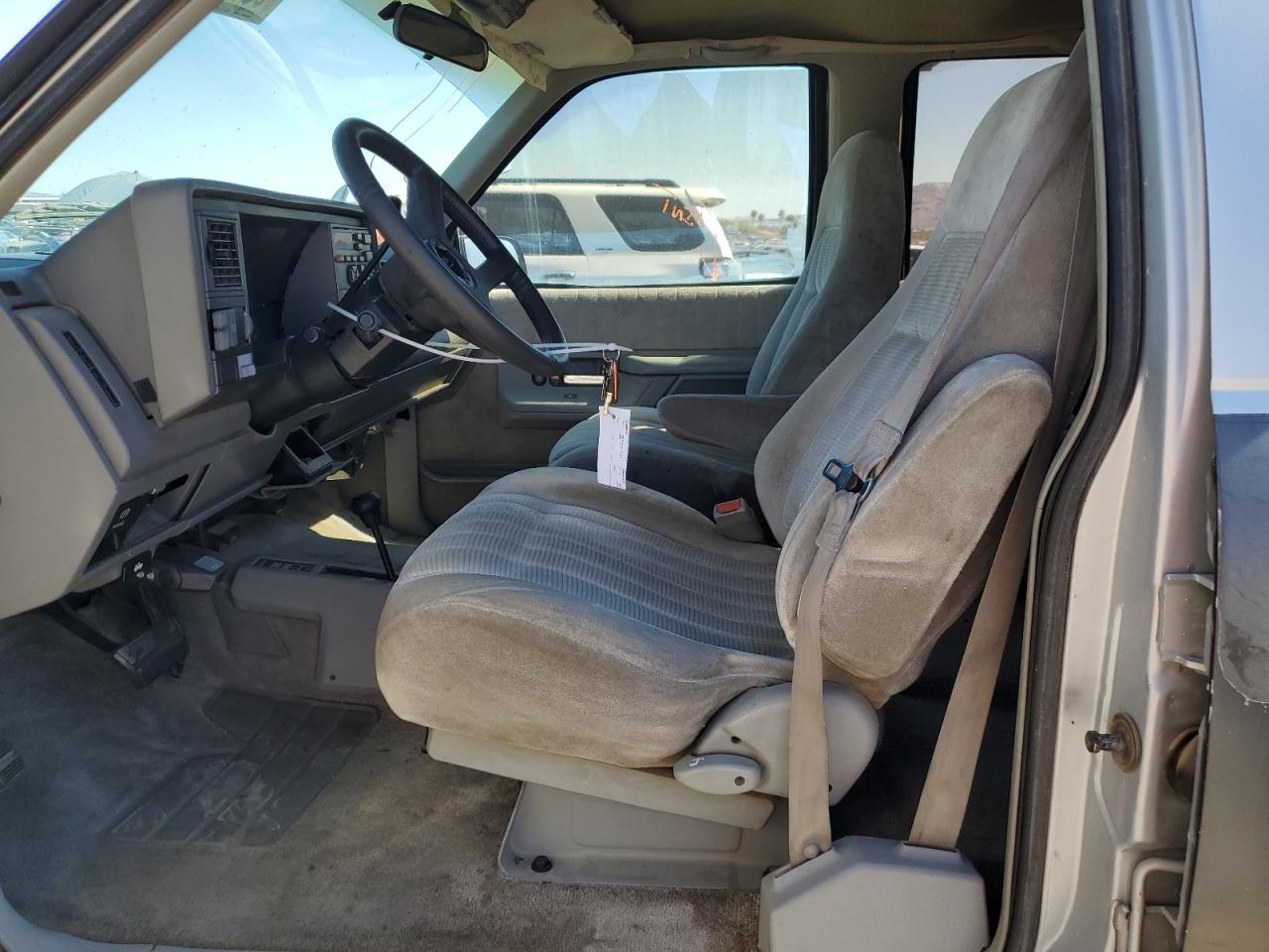 1993 Chevrolet Suburban K2500 VIN: 1GNGK26NXPJ409433 Lot: 85147185