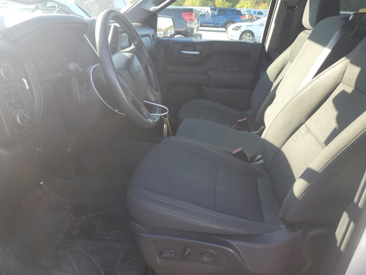 2022 Chevrolet Silverado K1500 Custom VIN: 1GCPDBEK7NZ526198 Lot: 81695375