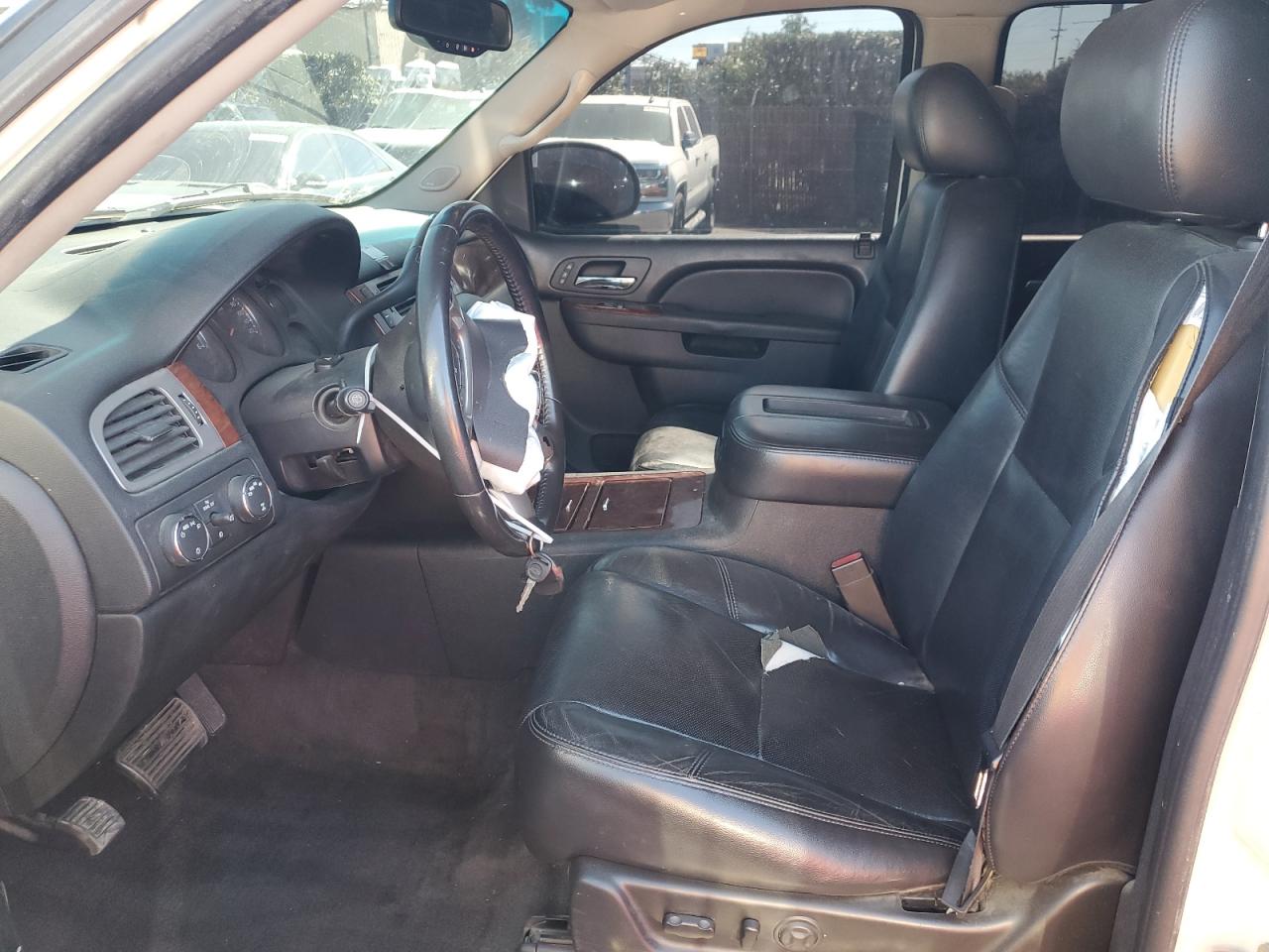 2011 Chevrolet Tahoe K1500 Ltz VIN: 1GNSKCE08BR225673 Lot: 82283985