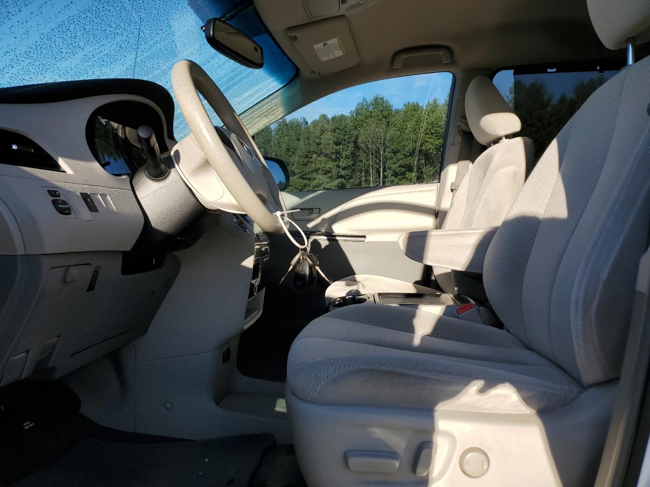 2011 Toyota Sienna Le VIN: 5TDKK3DCXBS136354 Lot: 84590145