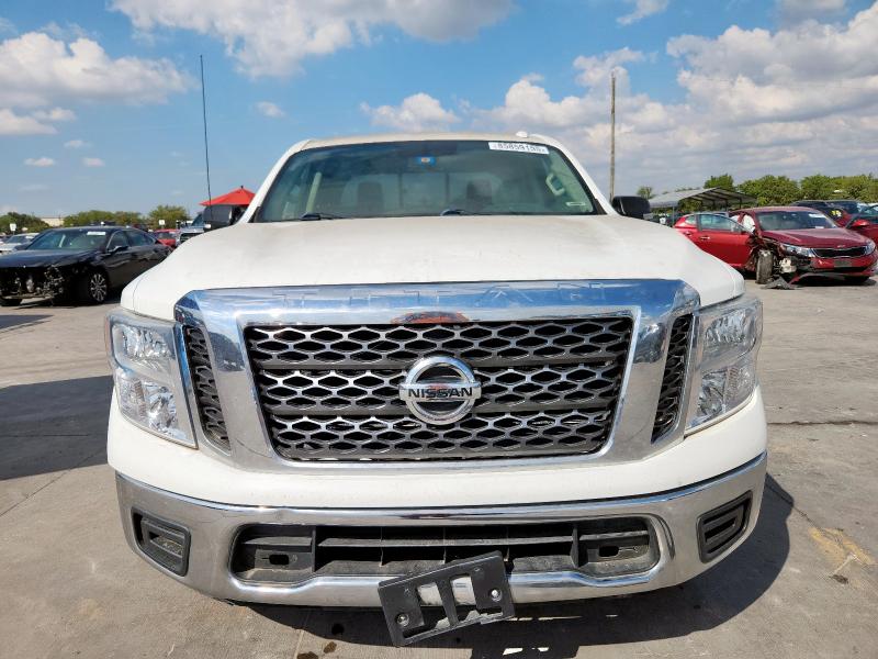 NISSAN TITAN 2017 Biały