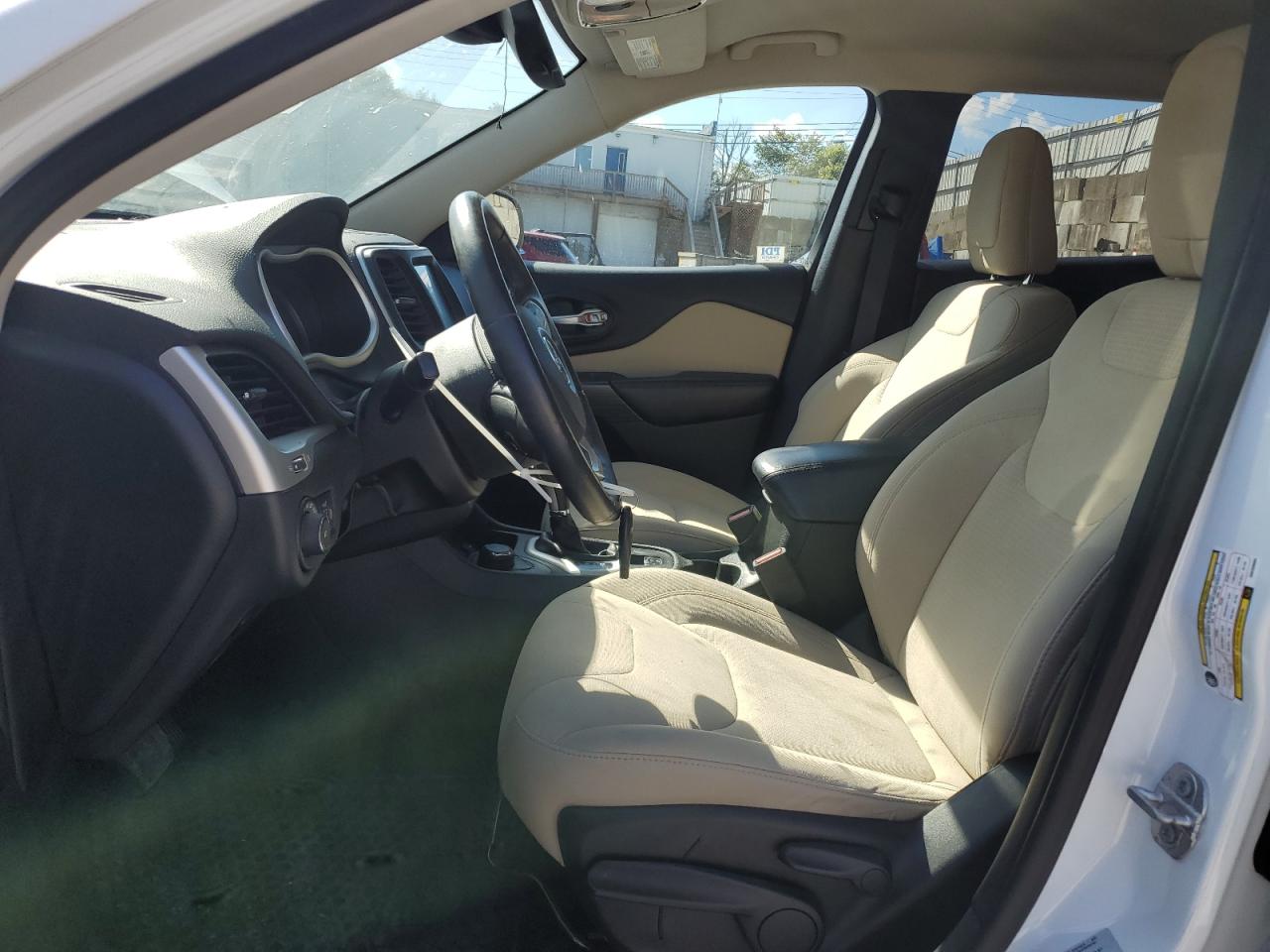 2016 Jeep Cherokee Latitude VIN: 1C4PJMCB8GW309884 Lot: 81959225