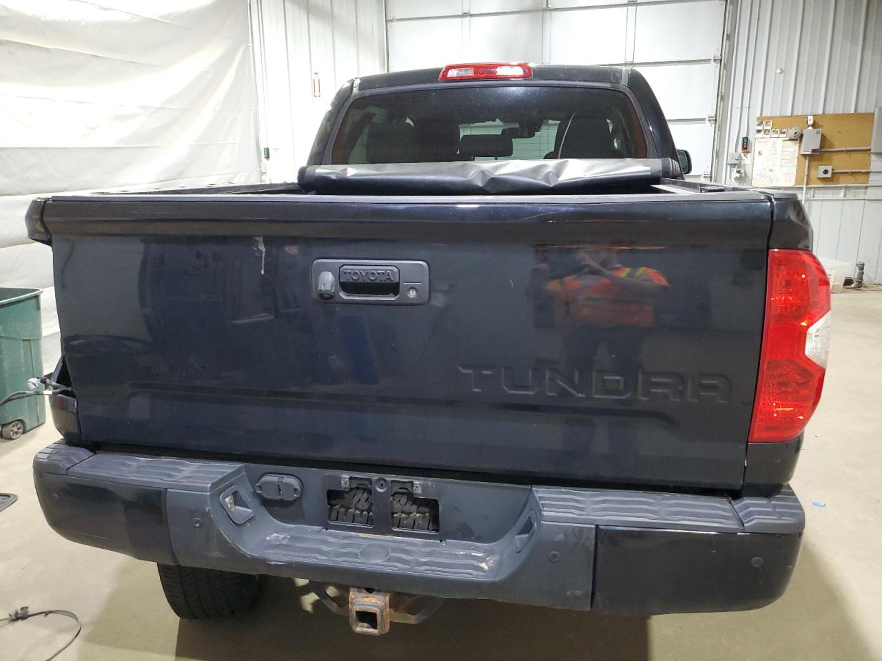 2018 Toyota Tundra Crewmax Sr5 VIN: 5TFDY5F12JX752881 Lot: 84632565