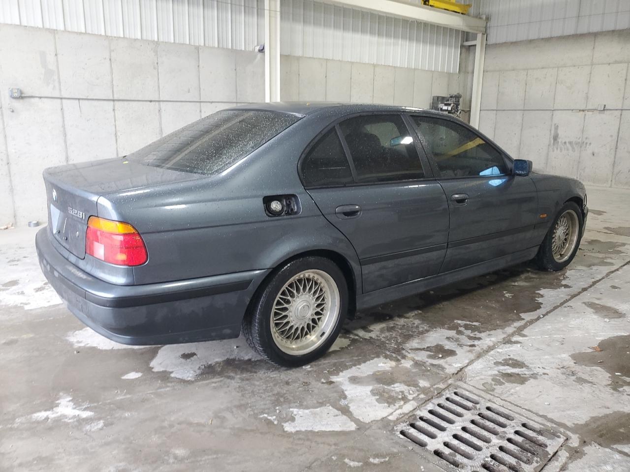 Фото: WBADM6349YGU25143