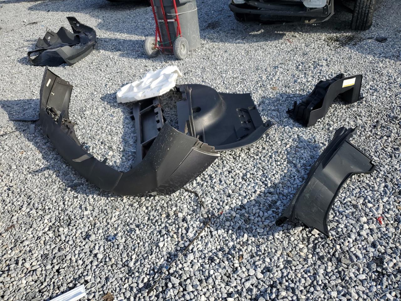 2018 Toyota Rav4 Le VIN: JTMZFREV7JJ185593 Lot: 84970225