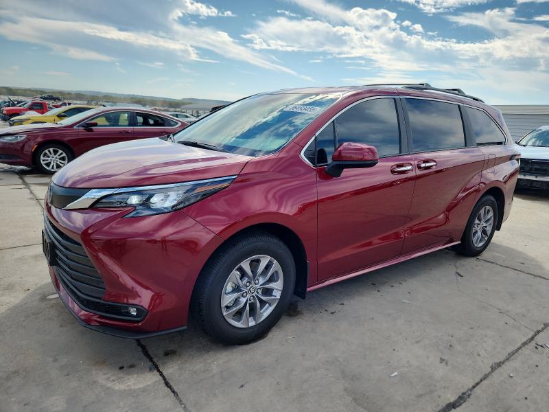 TOYOTA SIENNA XLE 2025
