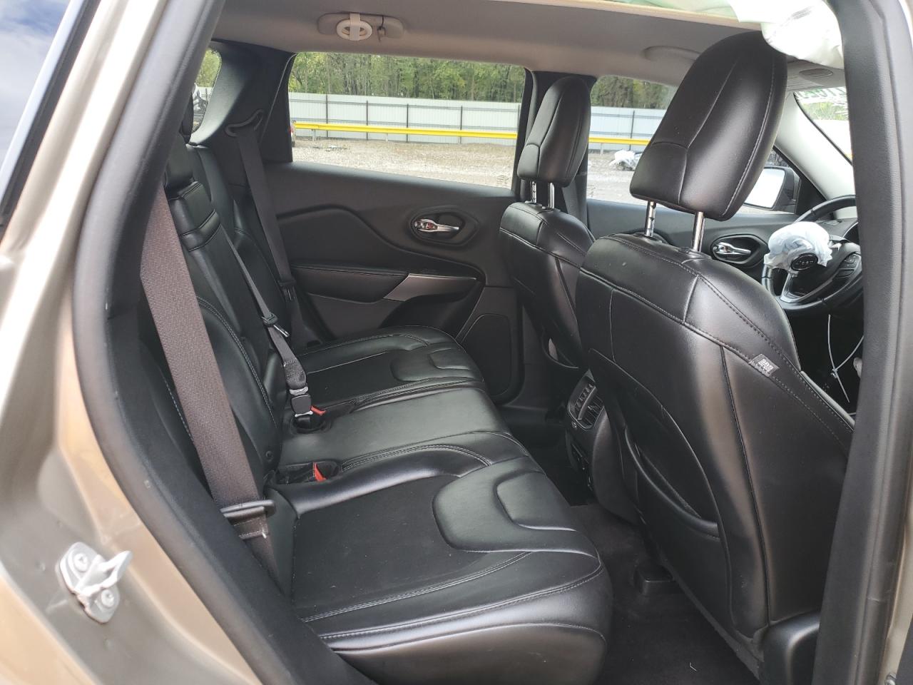 2019 Jeep Cherokee Latitude Plus VIN: 1C4PJLLB7KD223433 Lot: 90227025