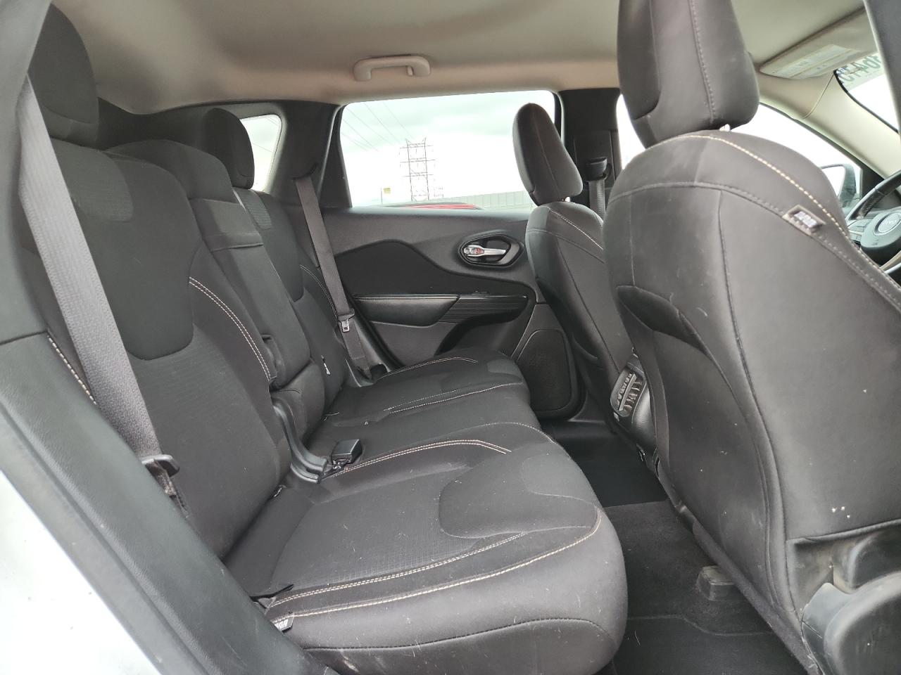 2015 Jeep Cherokee Latitude VIN: 1C4PJMCB4FW679180 Lot: 81936415