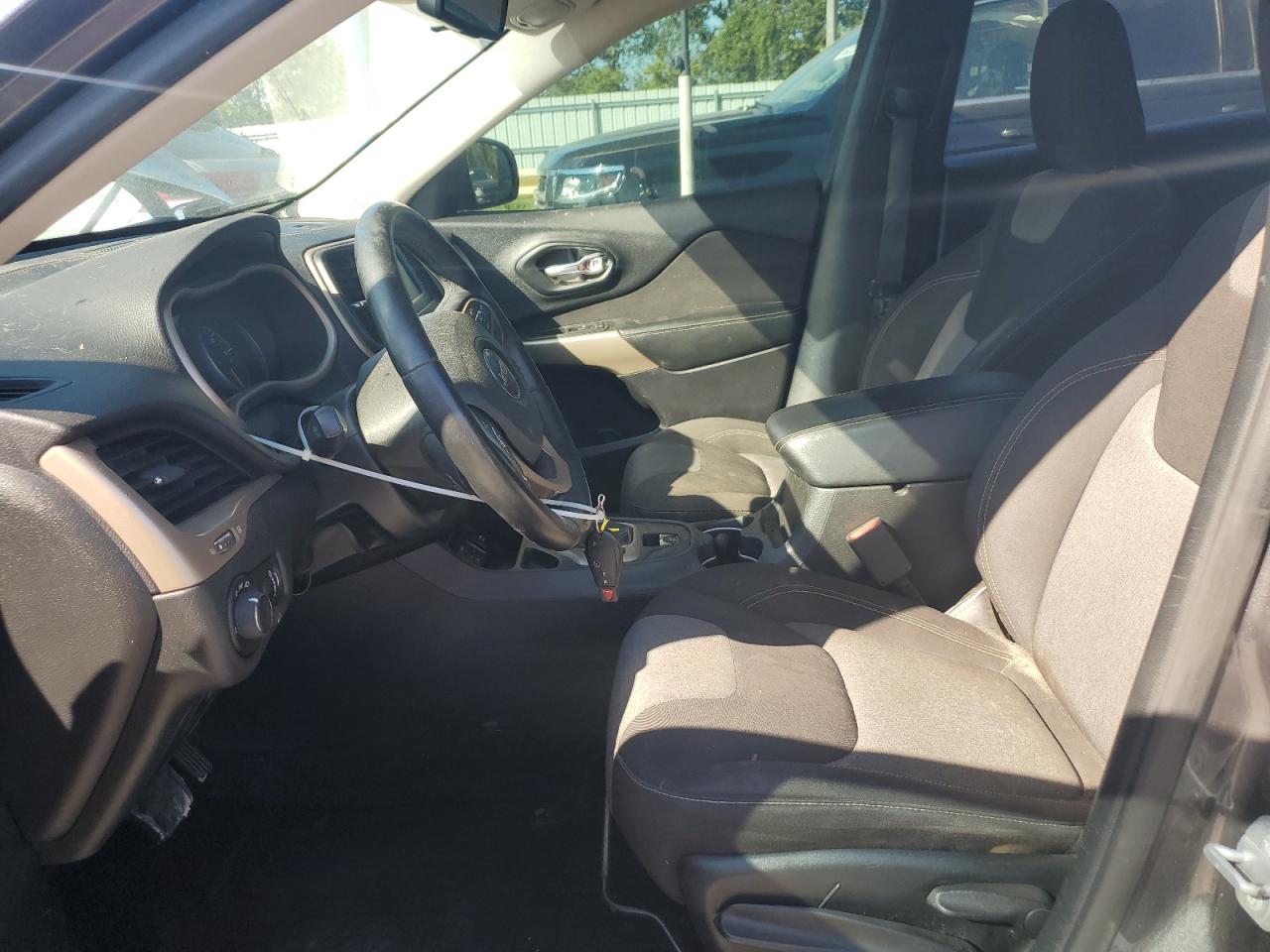 2017 Jeep Cherokee Sport VIN: 1C4PJLABXHW586244 Lot: 85785225