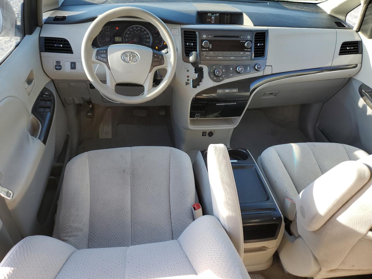 2011 Toyota Sienna Le VIN: 5TDKK3DCXBS136354 Lot: 84590145