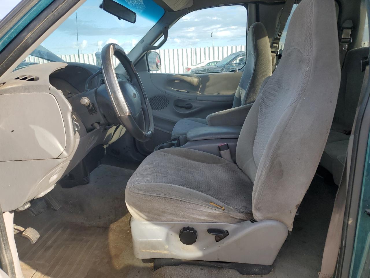 1998 Ford F150 VIN: 1FTZX1760WNC26800 Lot: 84400925