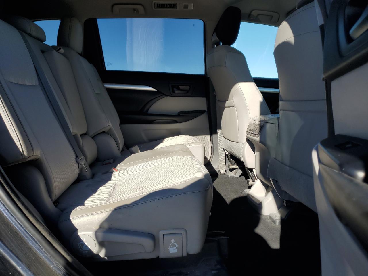 2018 Toyota Highlander Le VIN: 5TDZZRFH6JS250405 Lot: 84912515