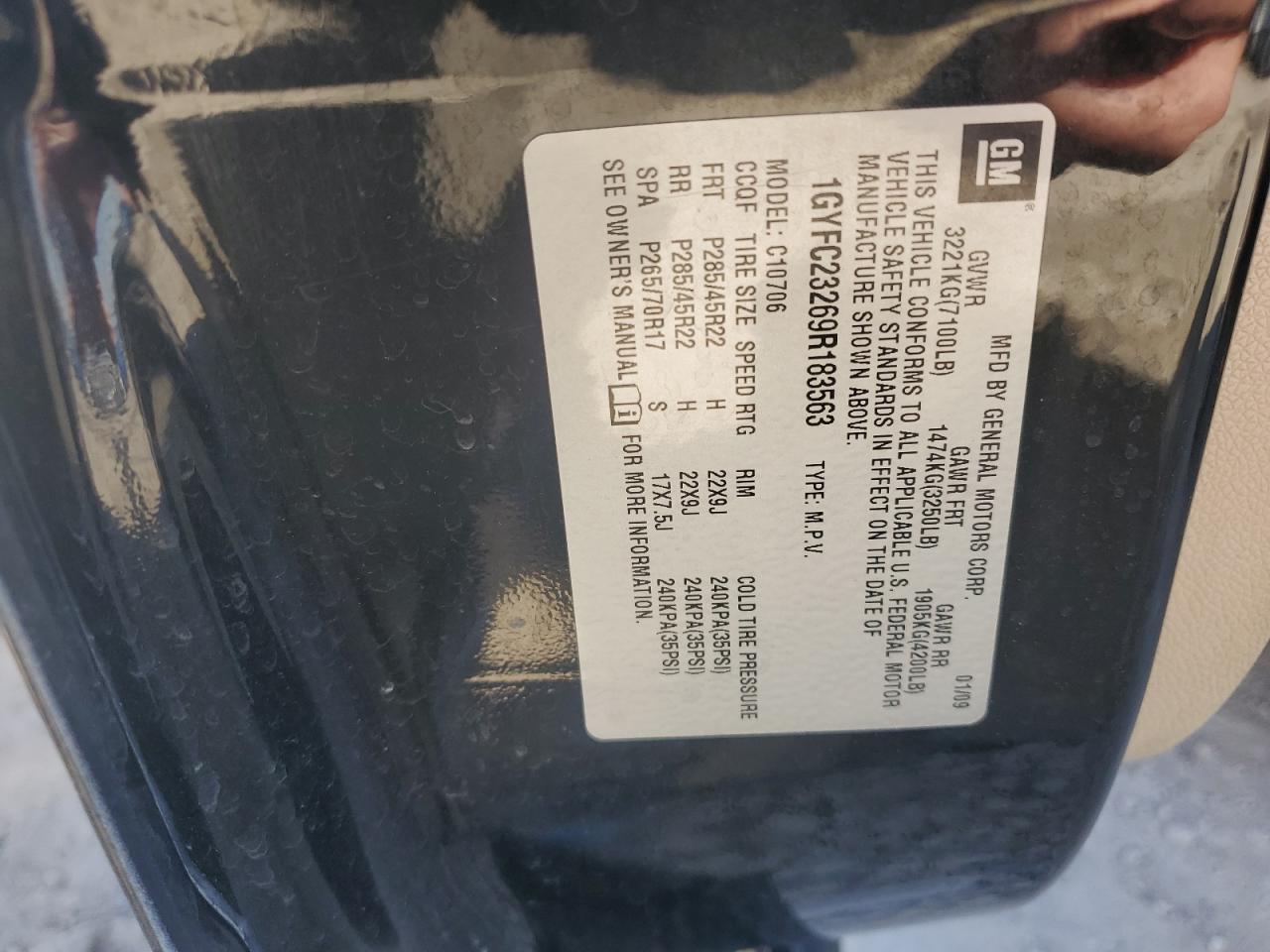 2009 Cadillac Escalade Luxury VIN: 1GYFC23269R183563 Lot: 82625895