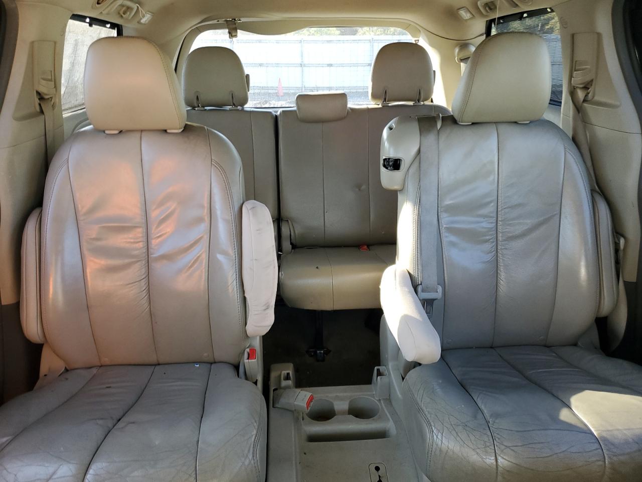 2011 Toyota Sienna Xle VIN: 5TDYK3DCXBS134677 Lot: 84698595