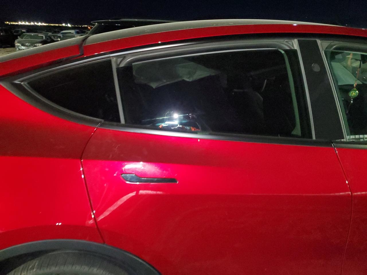 2024 Tesla Model Y VIN: 7SAYGDEE0RA258821 Lot: 85005895