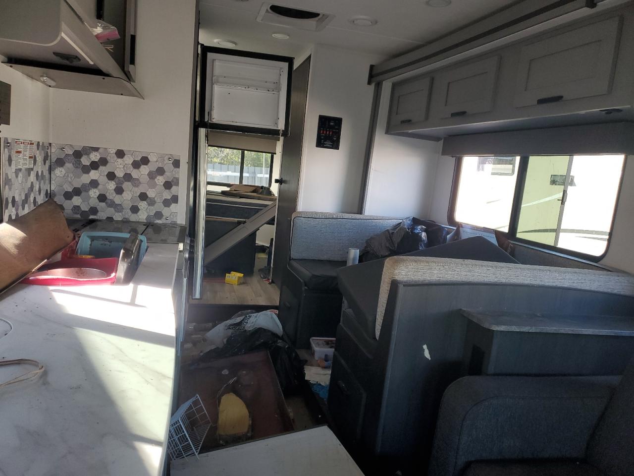 2023 Ford Econoline E450 Super Duty Cutaway Van VIN: 1FDXE4FN2PDD05010 Lot: 87379065