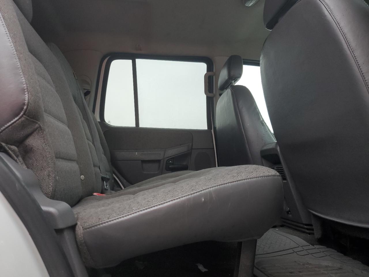 2005 Ford Explorer Xls VIN: 1FMZU72E25UA45031 Lot: 86187105