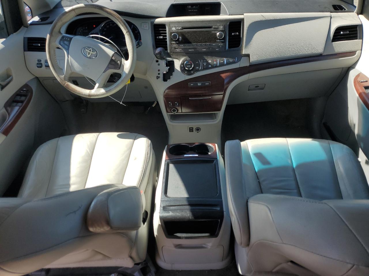 2011 Toyota Sienna Xle VIN: 5TDYK3DC0BS157577 Lot: 83822065