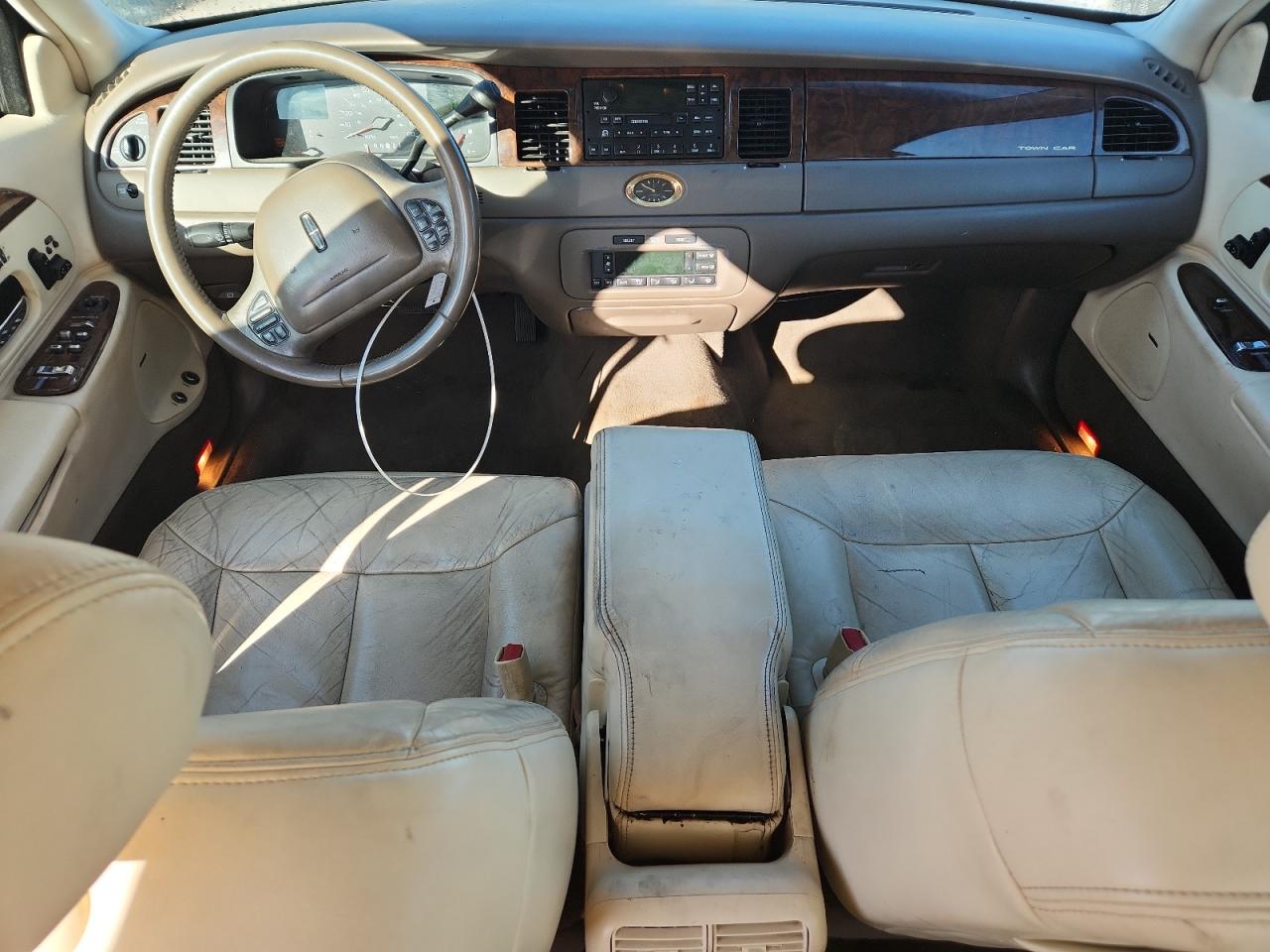 1998 Lincoln Town Car Cartier VIN: 1LNFM83WXWY733028 Lot: 69767235