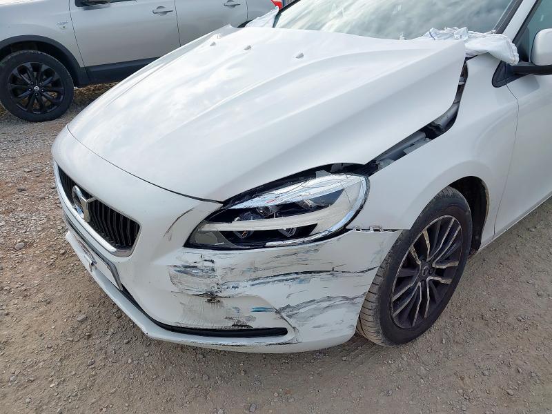 2016 VOLVO V40 MOMENTUM NAV + D2 AUT 