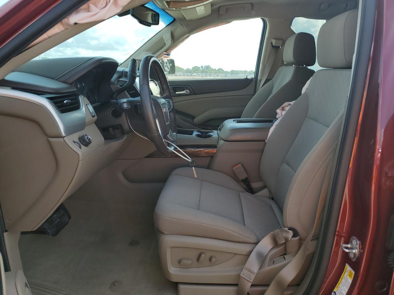 2016 GMC Yukon Xl C1500 Sle VIN: 1GKS1FKC0GR267018 Lot: 90050215