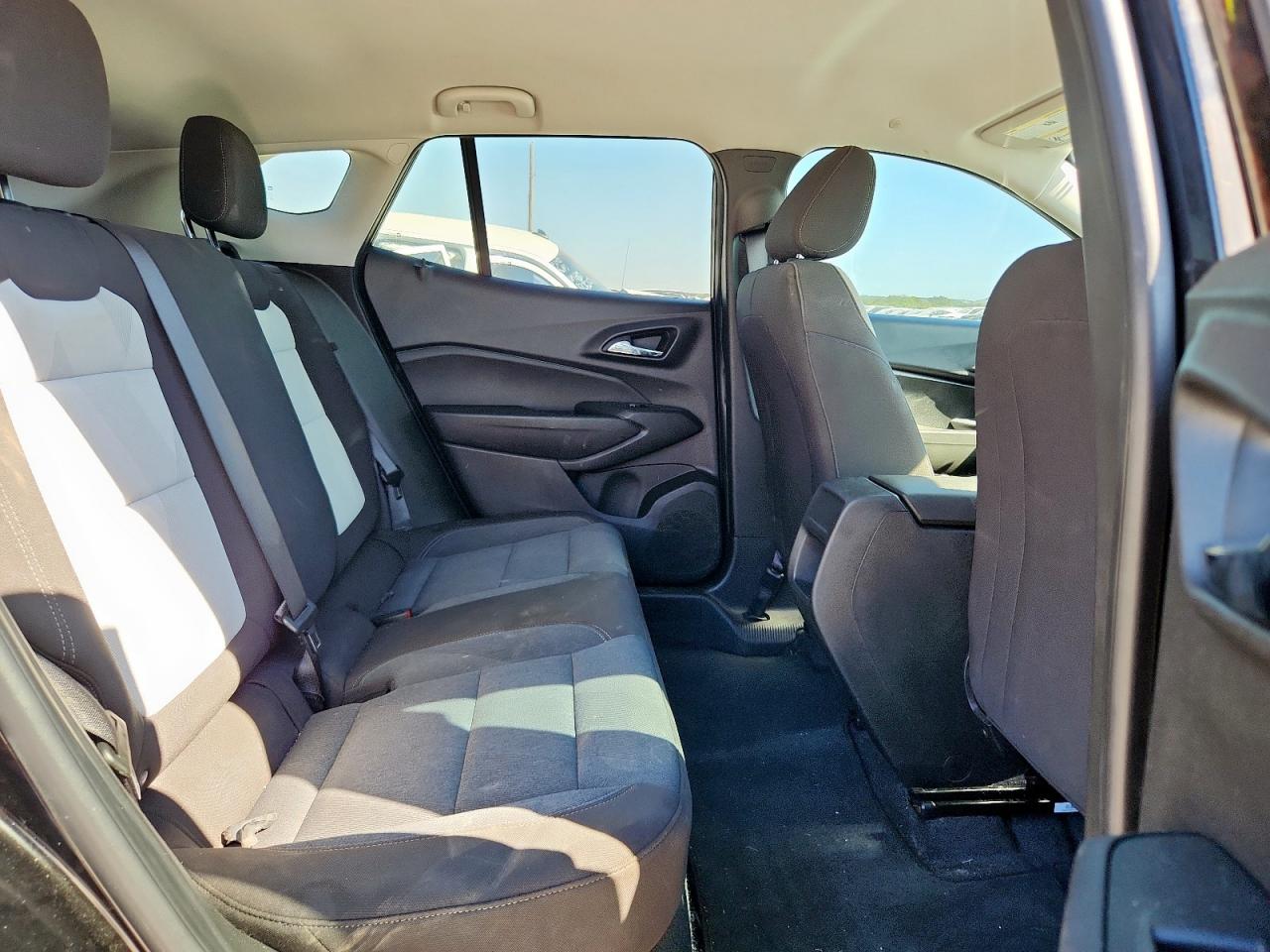 2025 Chevrolet Trax Ls VIN: KL77LFEPXSC002772 Lot: 86243465