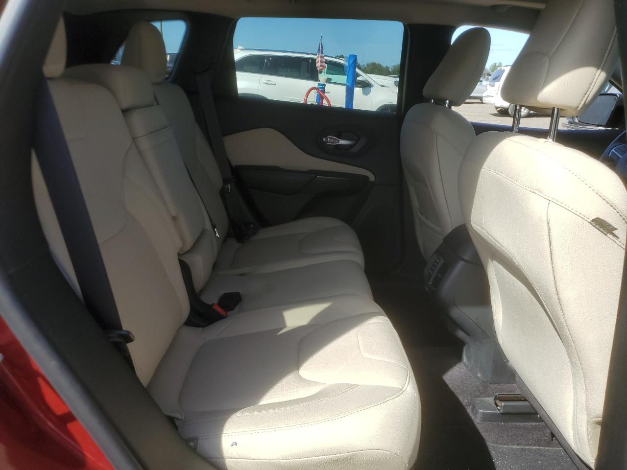 2016 Jeep Cherokee Latitude VIN: 1C4PJLCB0GW190285 Lot: 81940395