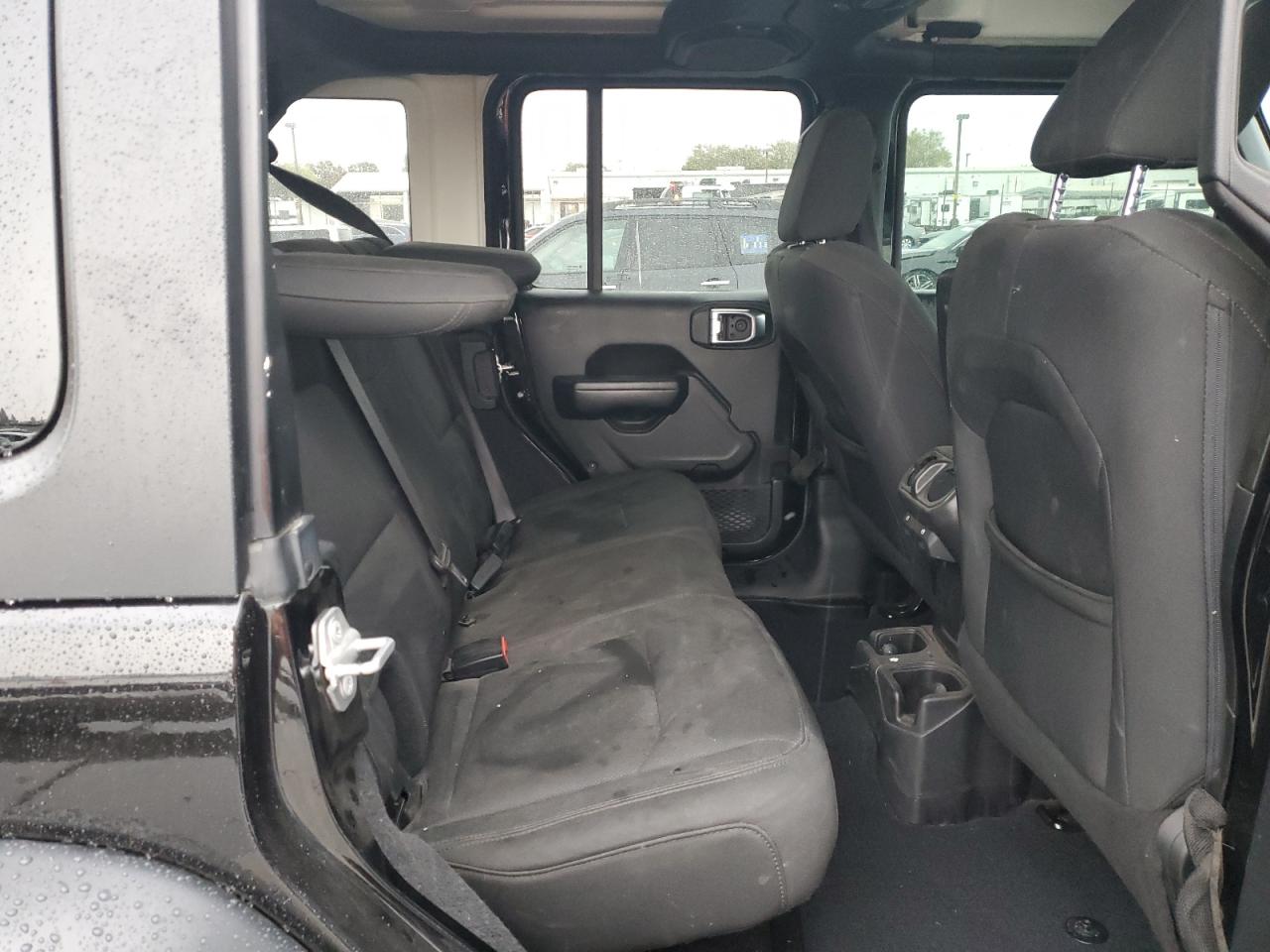 2018 Jeep Wrangler Unlimited Sport VIN: 1C4HJXDG2JW304221 Lot: 82467575