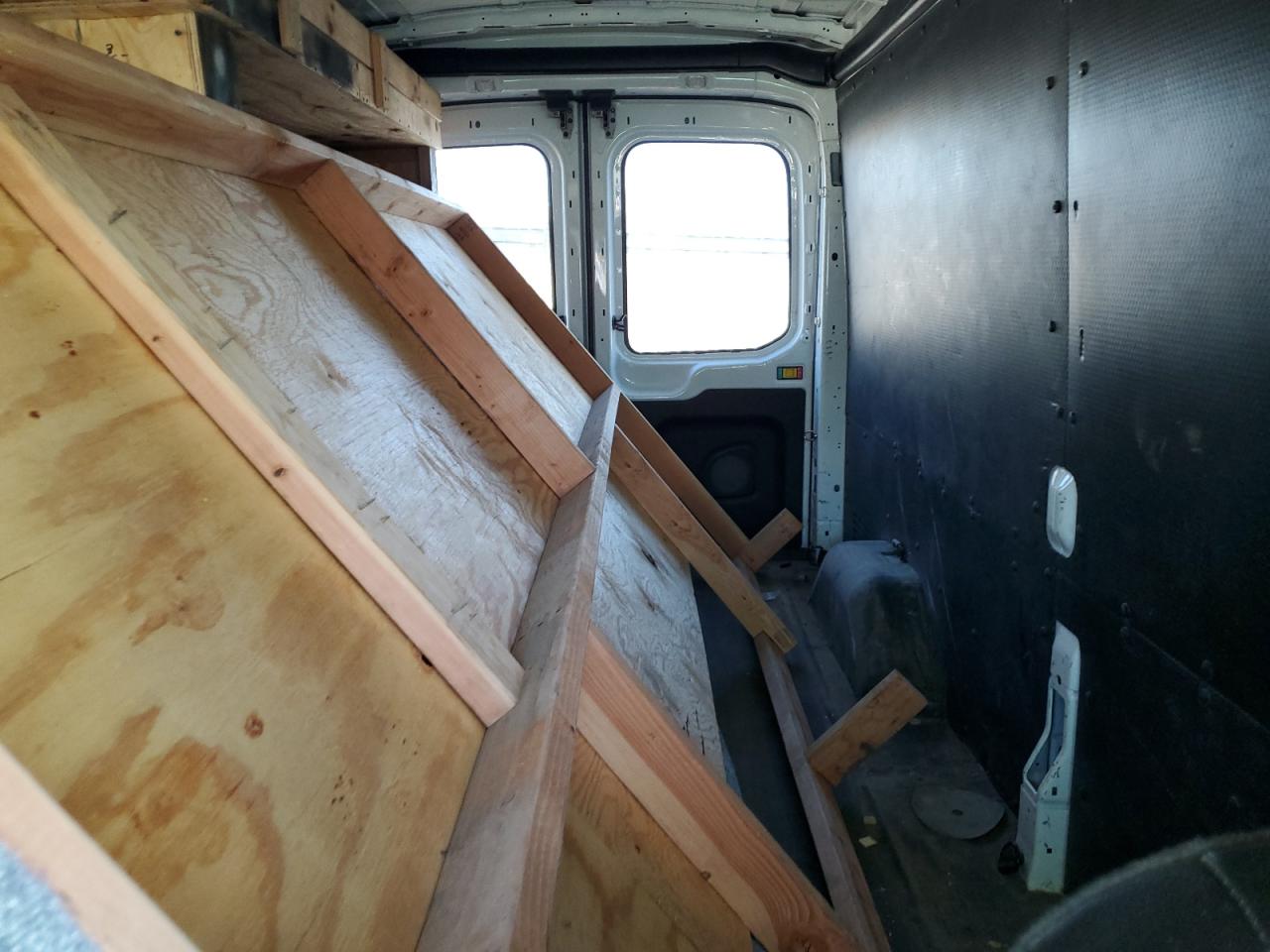 2020 Ford Transit T-150 VIN: 1FTYE1C81LKA25607 Lot: 90027595