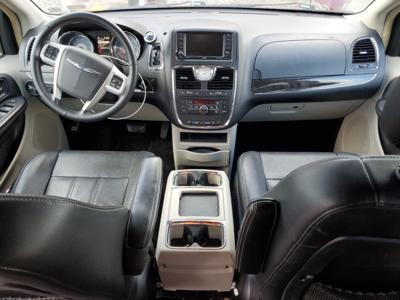 2015 Chrysler Town & Country Touring VIN: 2C4RC1BG2FR739402 Lot: 82469705