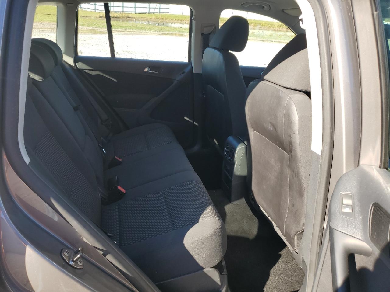 2011 Volkswagen Tiguan S VIN: WVGBV7AX9BW513693 Lot: 82323815