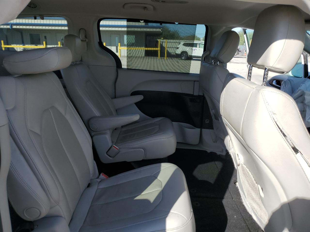 2018 Chrysler Pacifica Touring L VIN: 2C4RC1BG5JR305662 Lot: 84761415