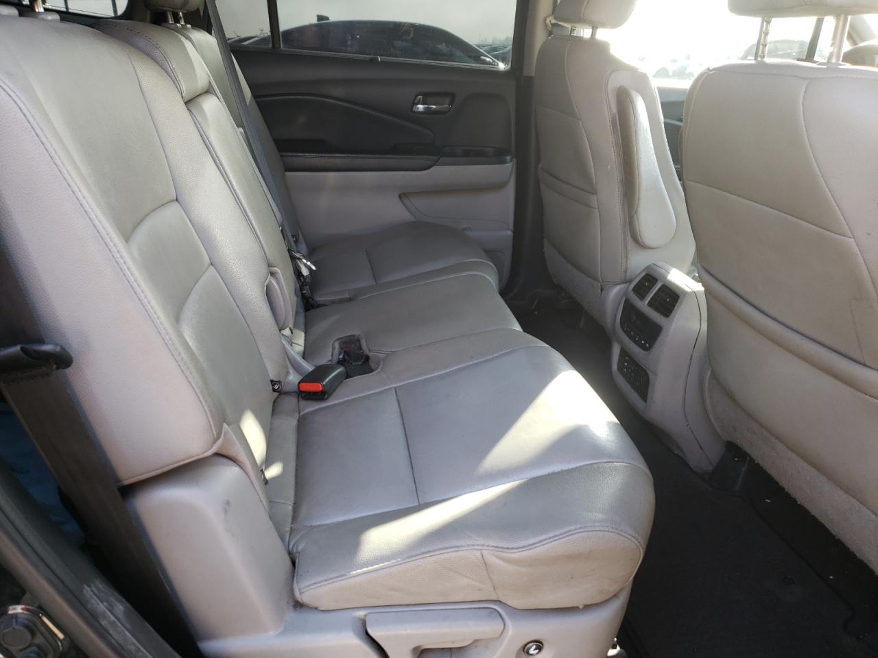 2016 Honda Pilot Touring VIN: 5FNYF6H92GB110843 Lot: 82545205