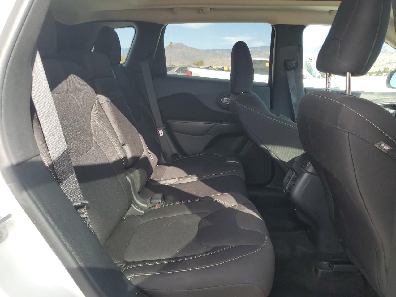 2015 Jeep Cherokee Latitude VIN: 1C4PJLCS8FW730545 Lot: 90337465