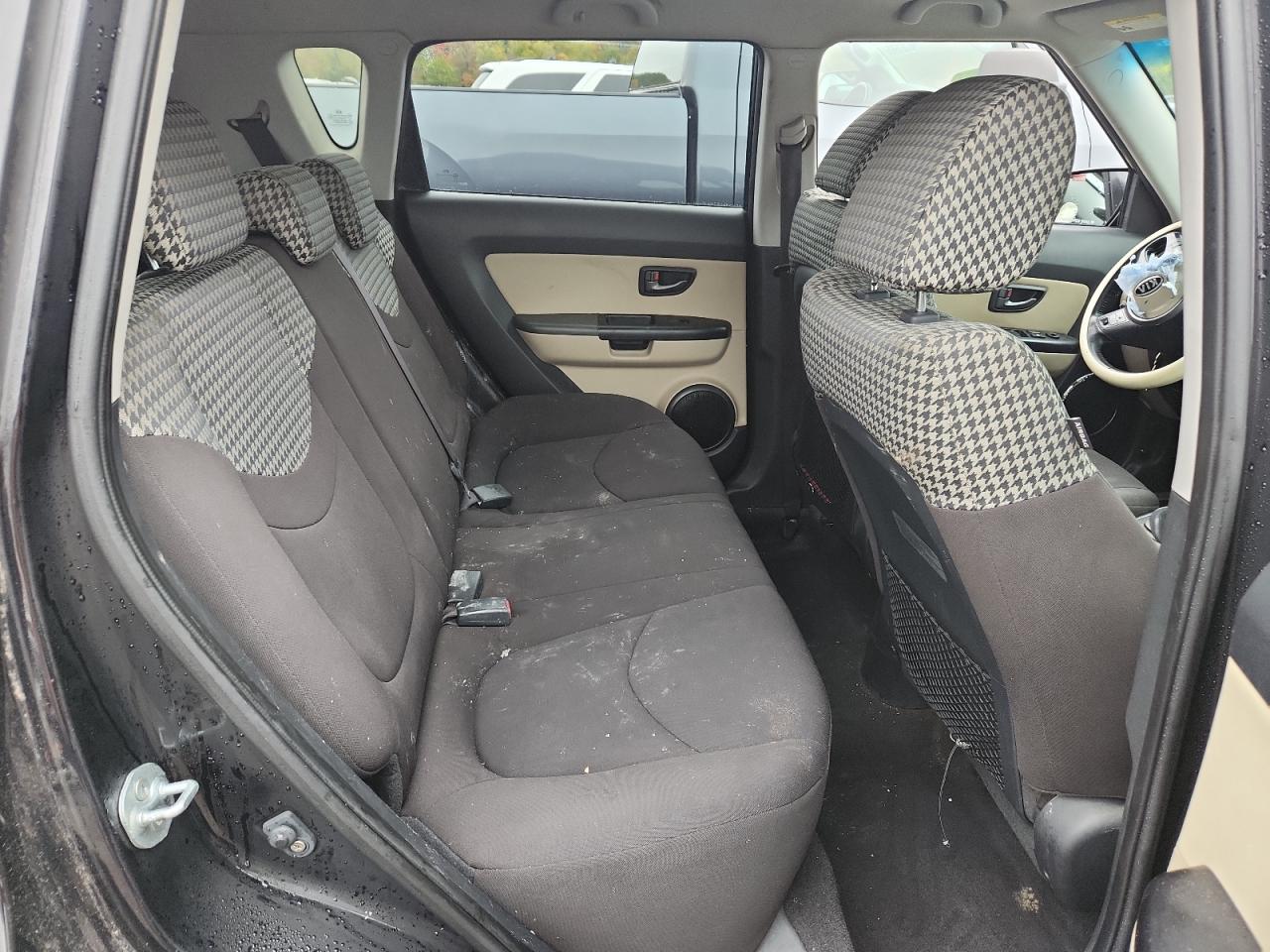 2010 Kia Soul + VIN: KNDJT2A22A7136839 Lot: 86473555