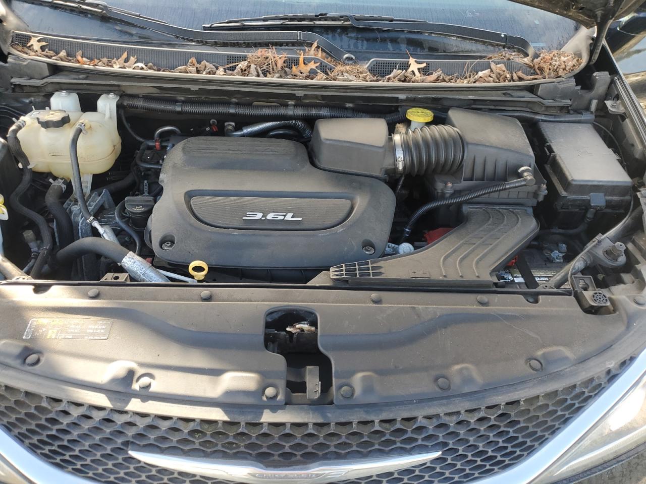 2017 Chrysler Pacifica Touring L VIN: 2C4RC1BG5HR565392 Lot: 82311305