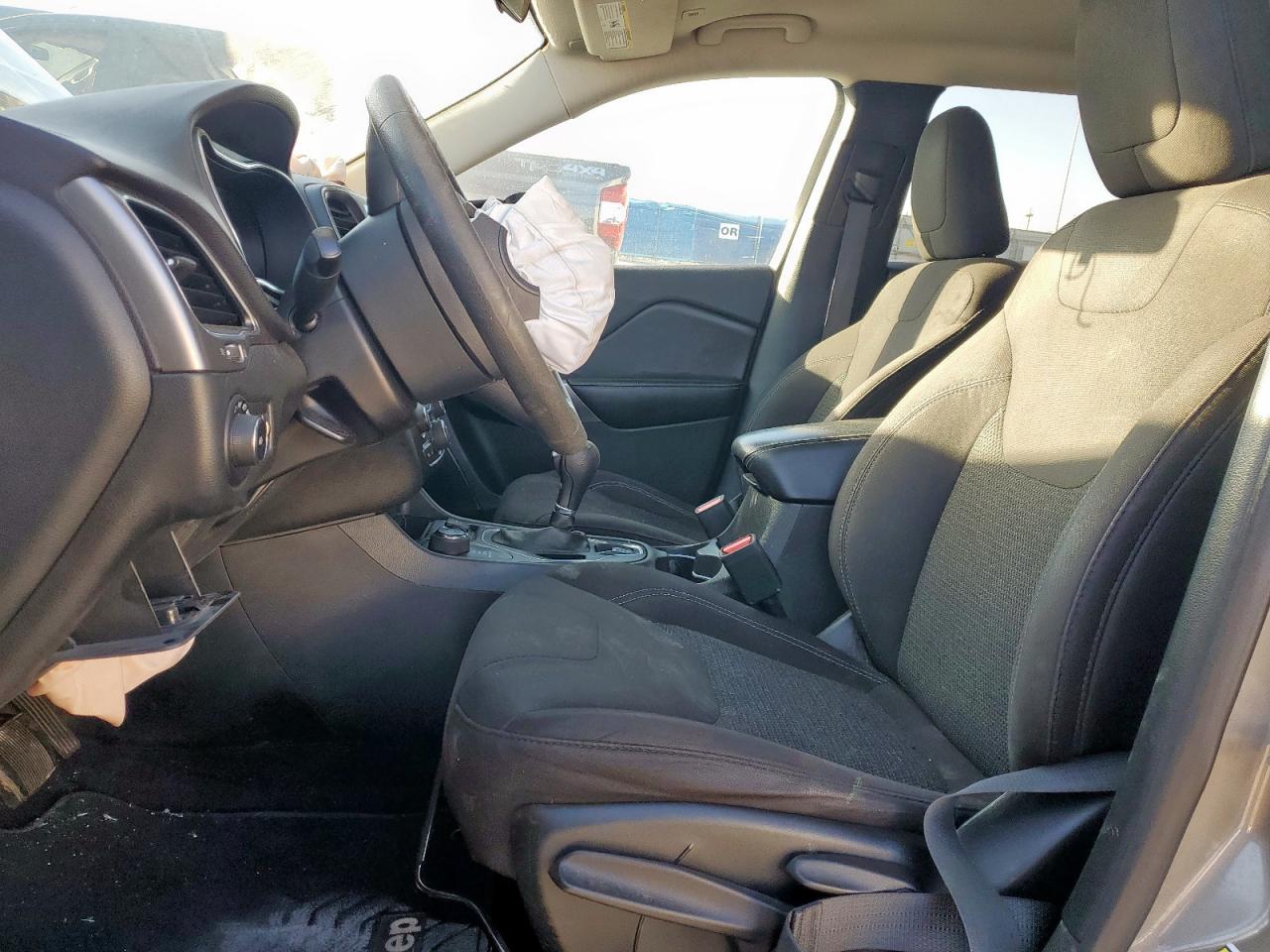 2019 Jeep Cherokee Latitude VIN: 1C4PJMCB9KD167324 Lot: 90811115