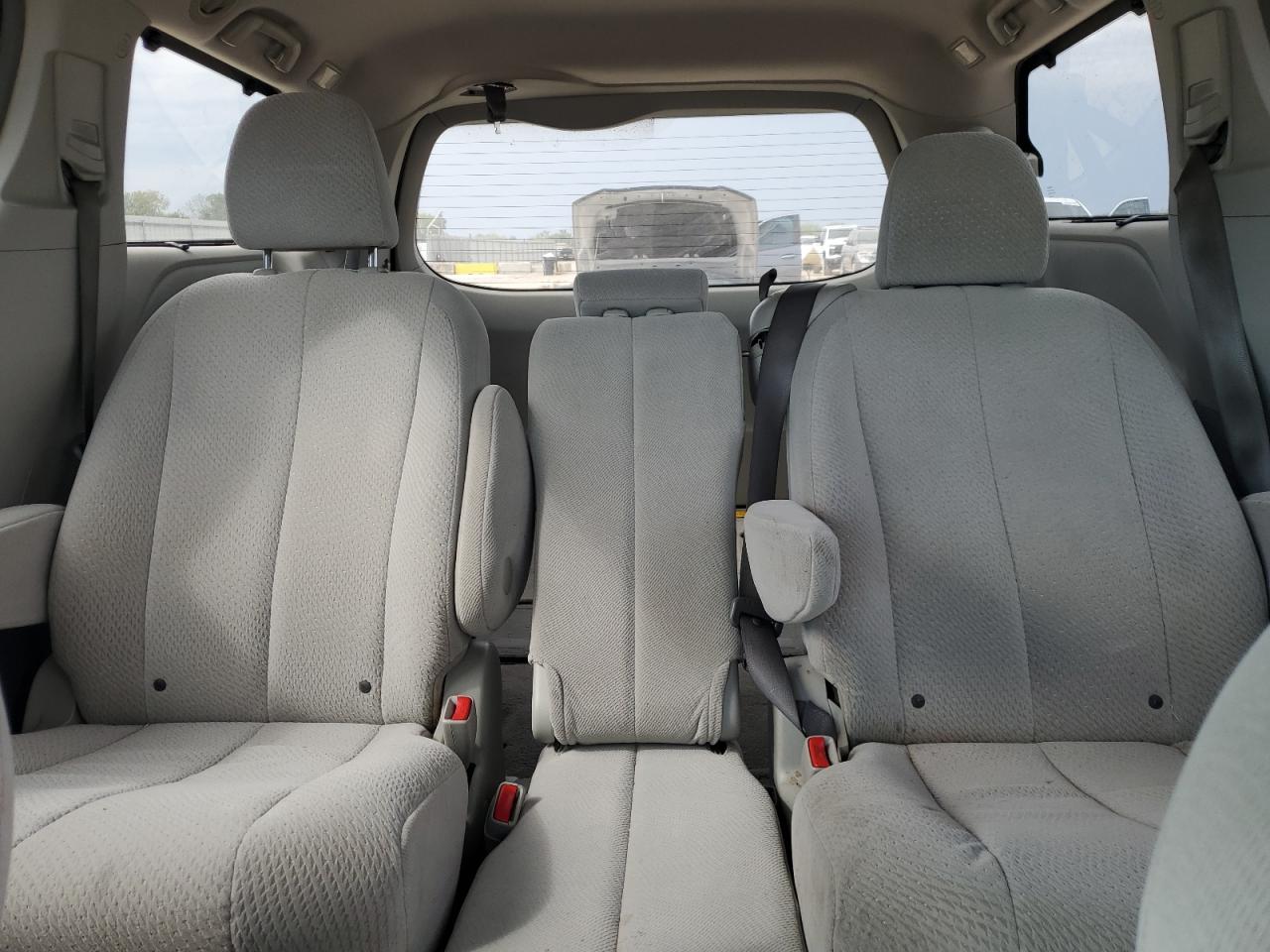 2011 Toyota Sienna Le VIN: 5TDKK3DC8BS042800 Lot: 83857695