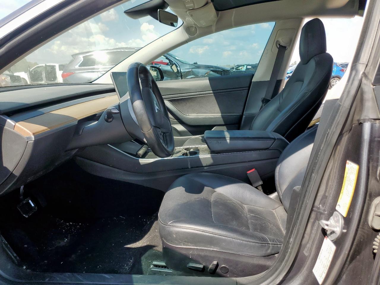 2018 Tesla Model 3 VIN: 5YJ3E1EB9JF114323 Lot: 84976905