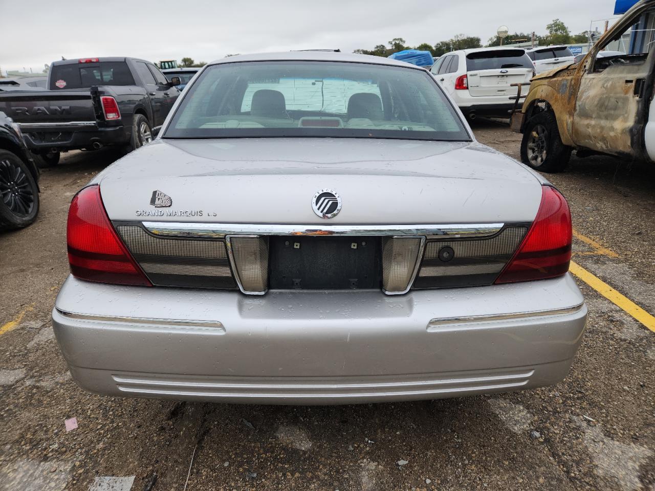 2010 Mercury Grand Marquis Ls VIN: 2MEBM7FV2AX618186 Lot: 82716805