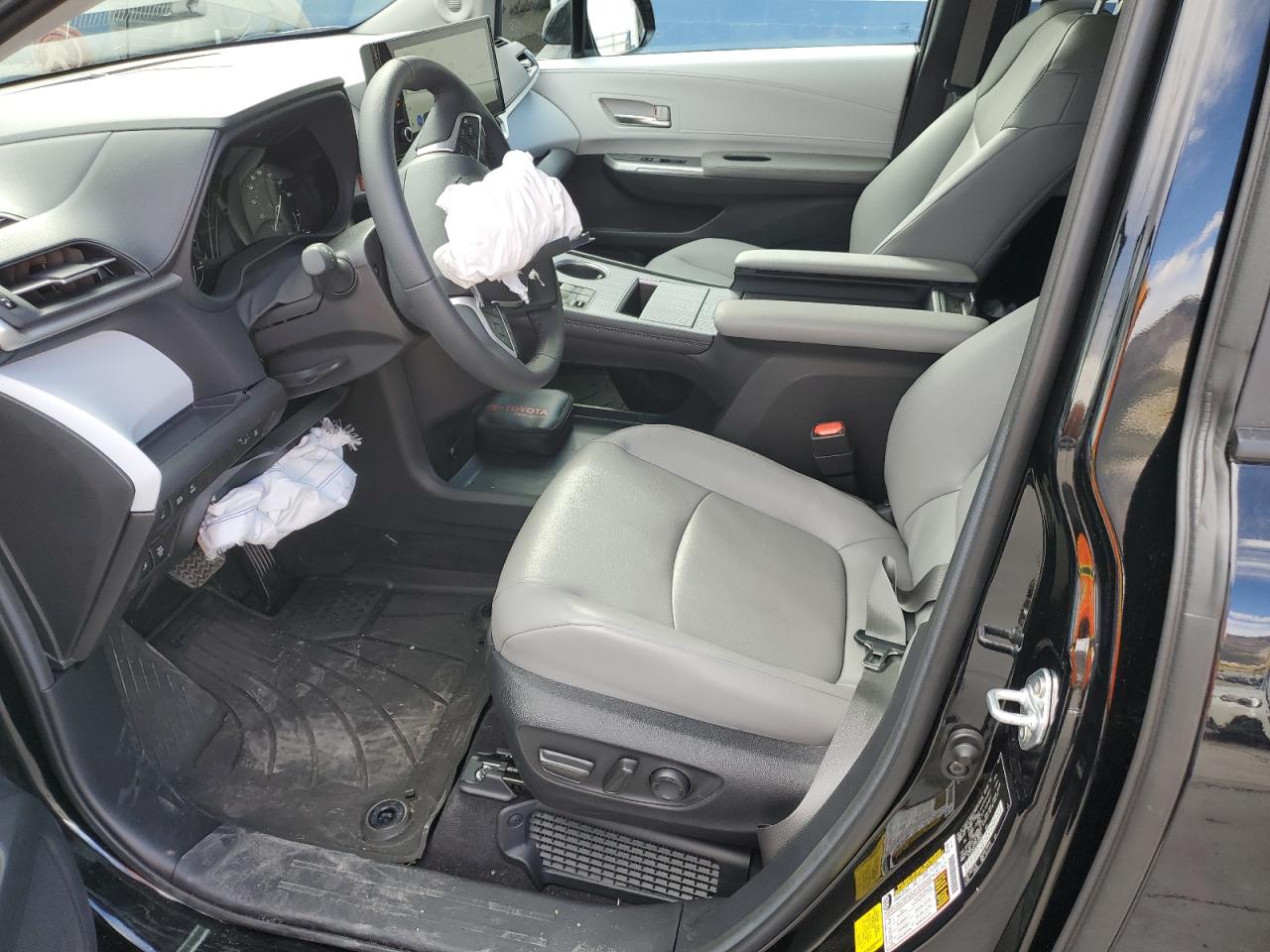 2025 Toyota Sienna Xle VIN: 5TDJSKFC2SS198544 Lot: 84909165