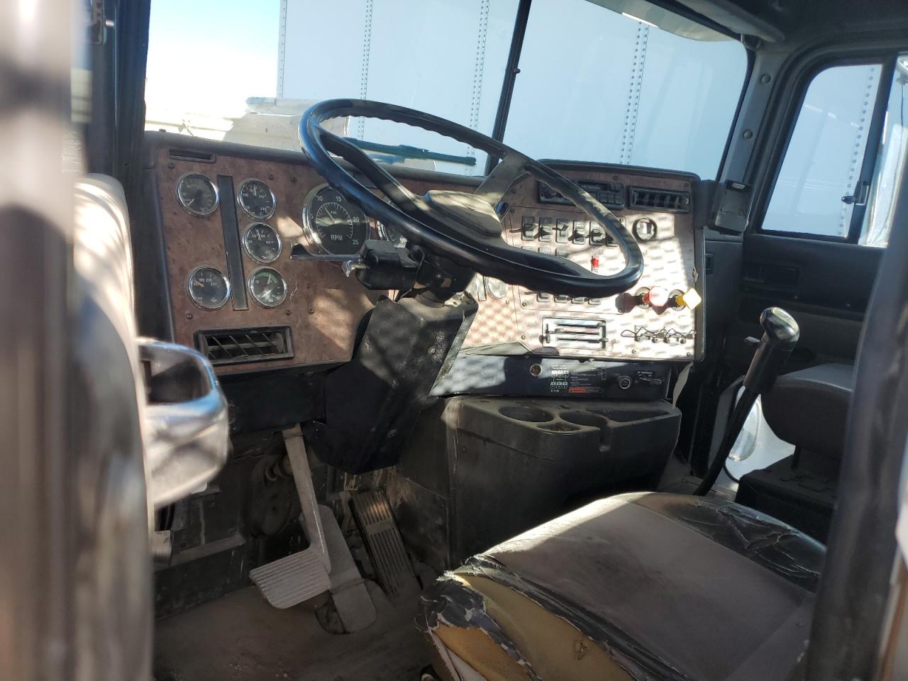 1998 International 9000 9300 VIN: 2HSFBAMR8WC053766 Lot: 84265365